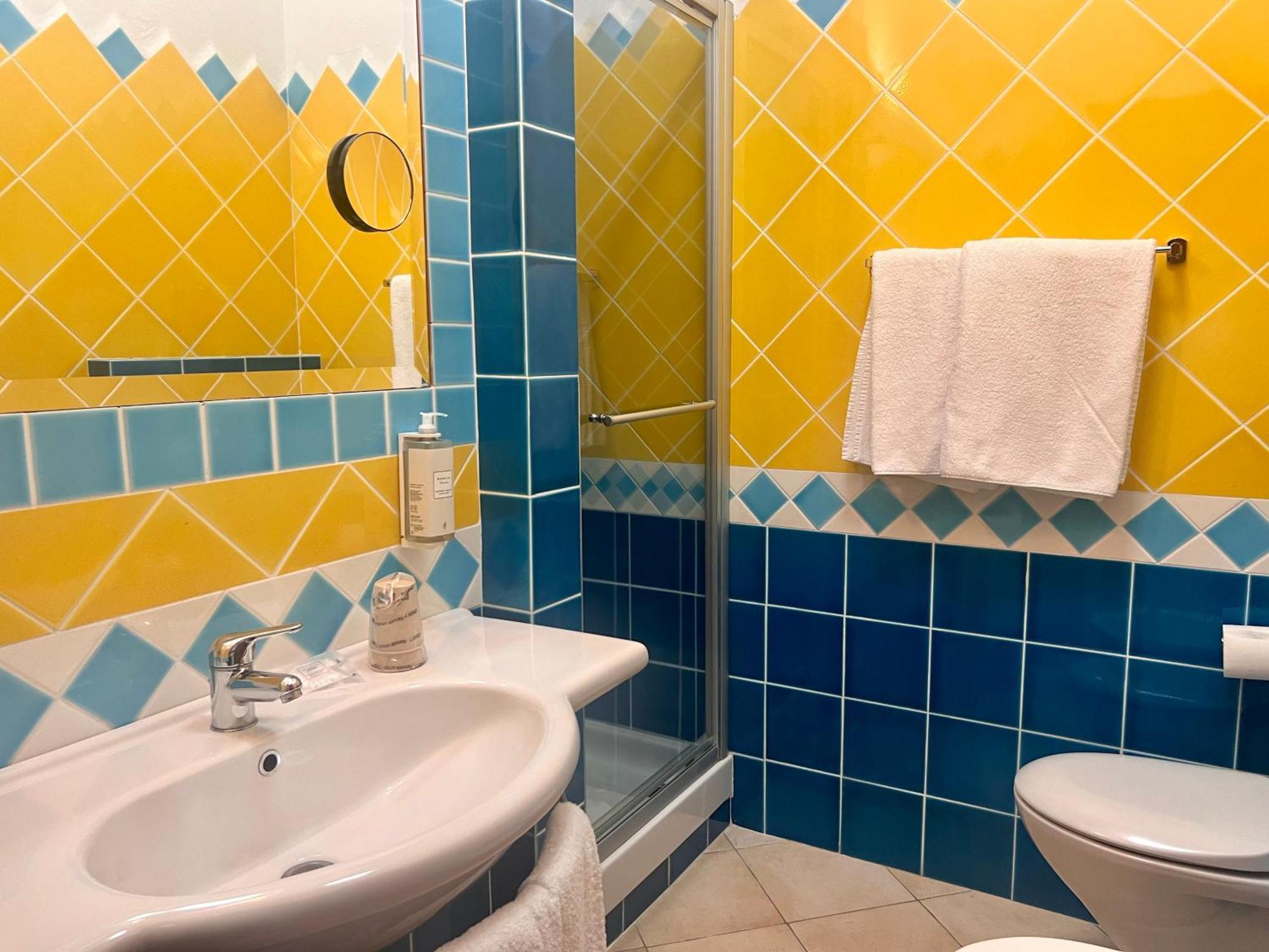 Hotel Western Blumarea