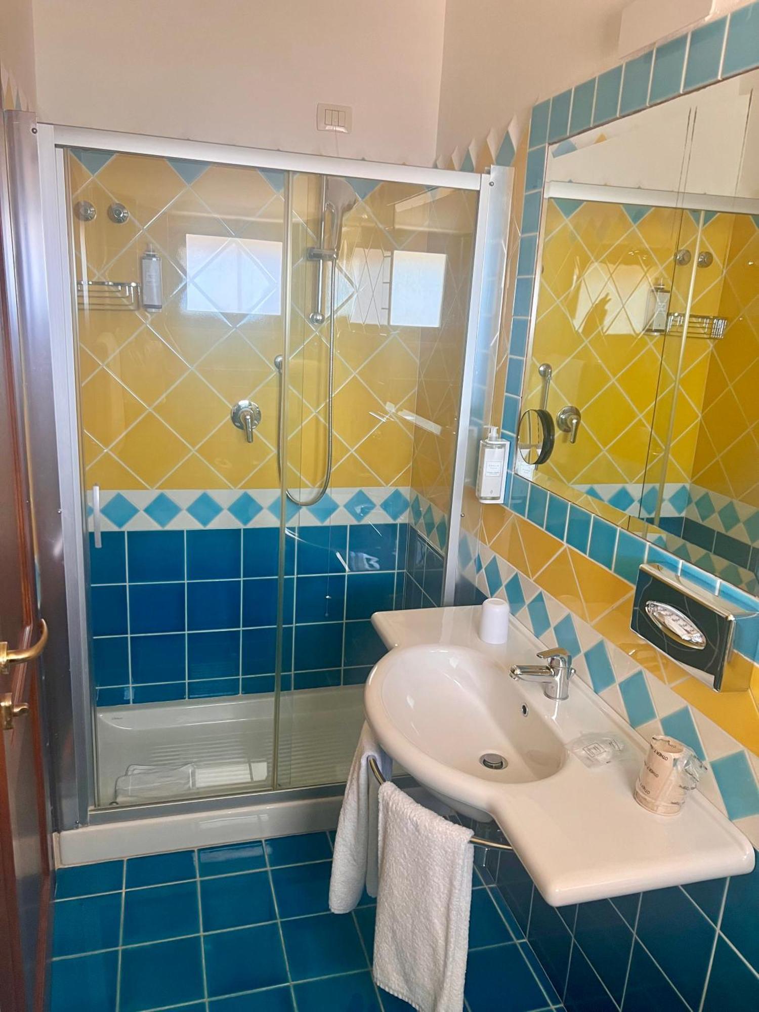 Western Blumarea Hotel 4*