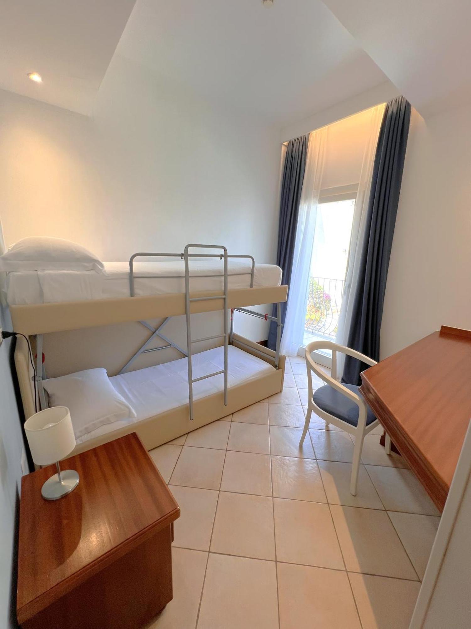 Hotel Western Blumarea